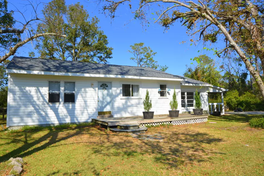 122 Branch DR, Harkers Island, NC 28531