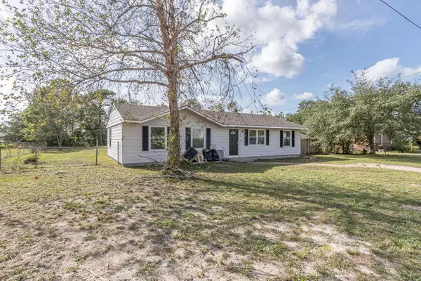 Hubert, NC 28539,124 Freshwater DR