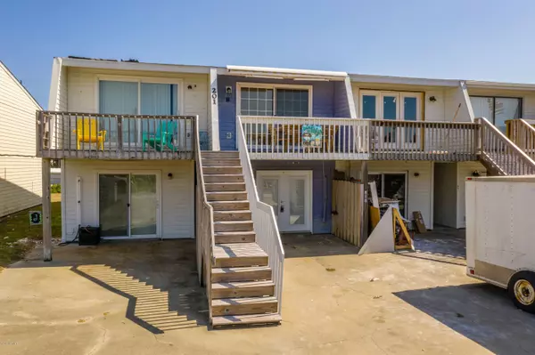 201 Freeman LN, Atlantic Beach, NC 28512