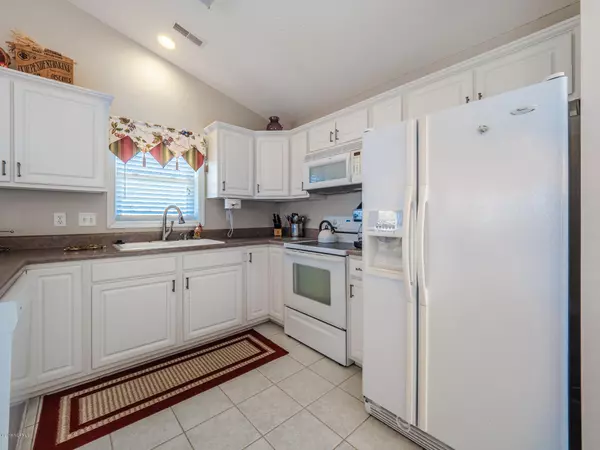 Surf City, NC 28445,610 S Topsail DR