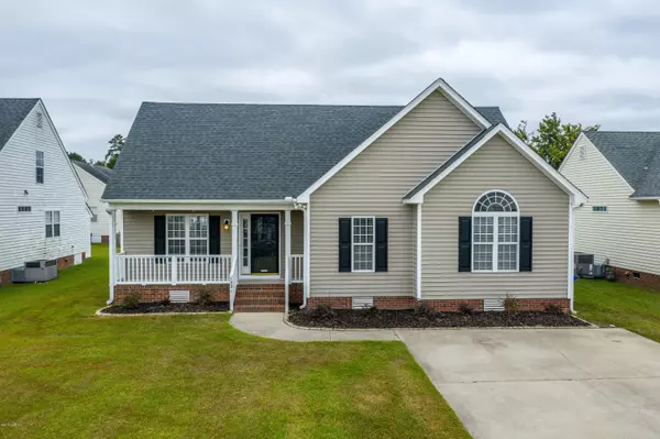 1221 Quarterpath DR, Winterville, NC 28590