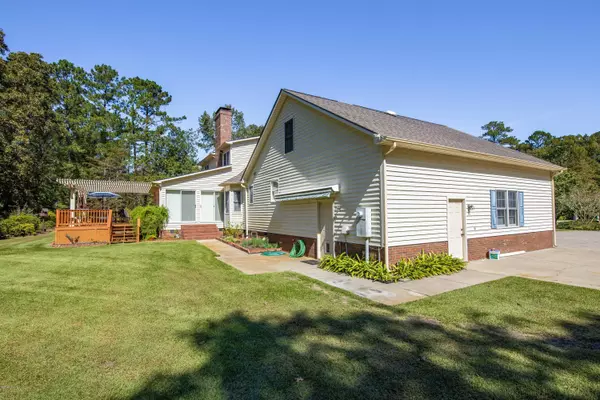 New Bern, NC 28562,108 Drummond Place