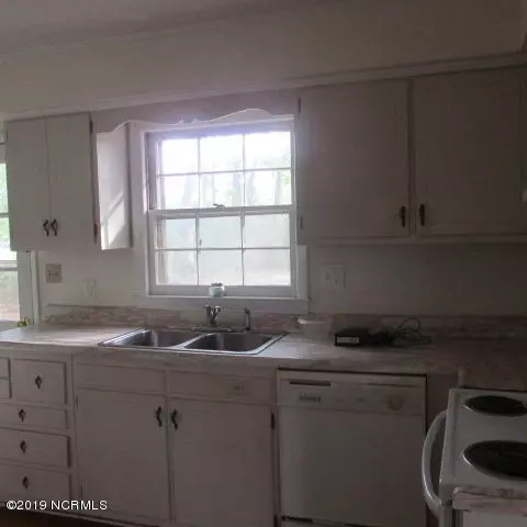 Teachey, NC 28464,110 N East AVE