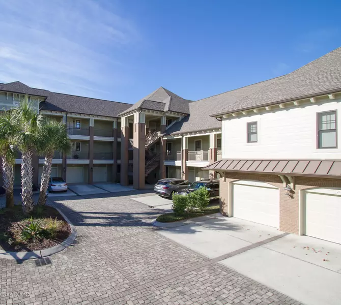 6825 Mayfaire Club DR #304, Wilmington, NC 28405