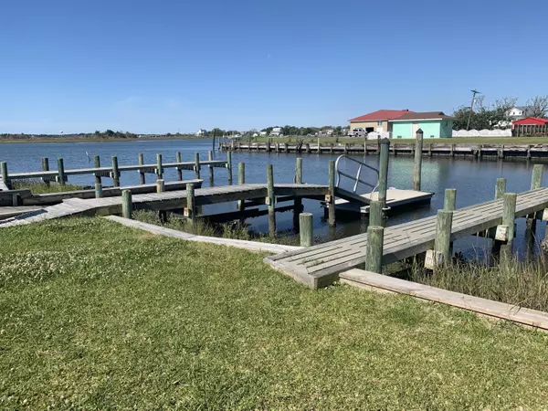 Cape Carteret, NC 28584,107 Live Oak ST