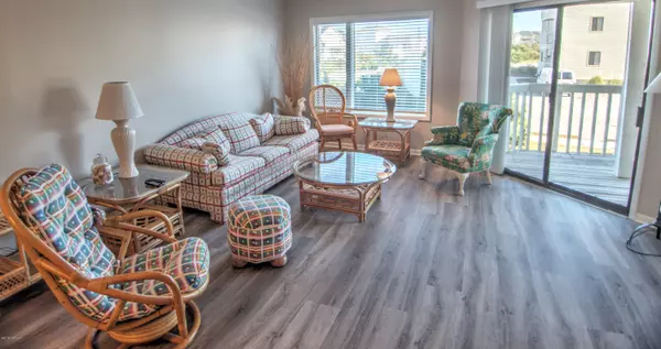 Emerald Isle, NC 28594,10300 Coast Guard RD #D105
