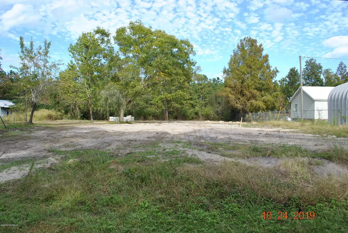 Hubert, NC 28539,290 Howell RD