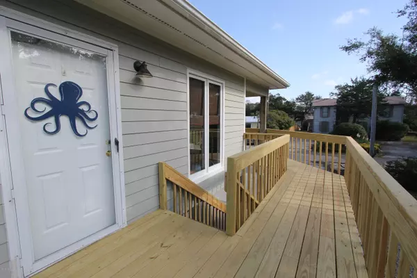 Emerald Isle, NC 28594,121 Live Oak ST