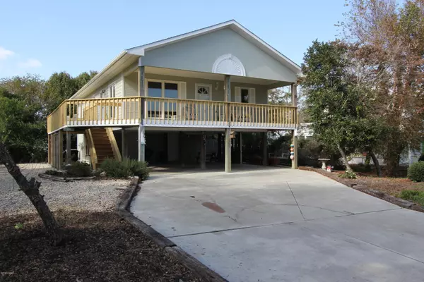 121 Live Oak ST, Emerald Isle, NC 28594