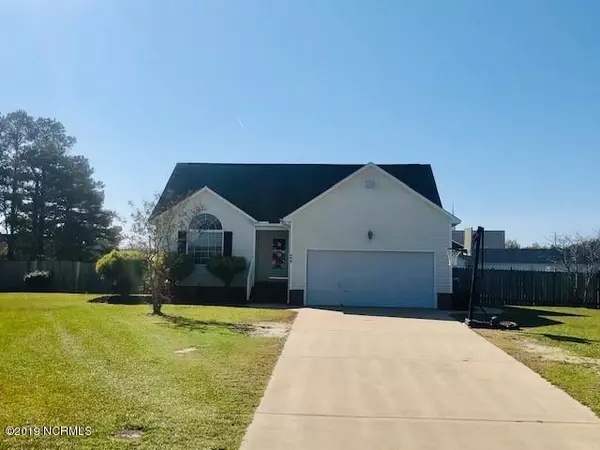 608 Cedar LN, Washington, NC 27889