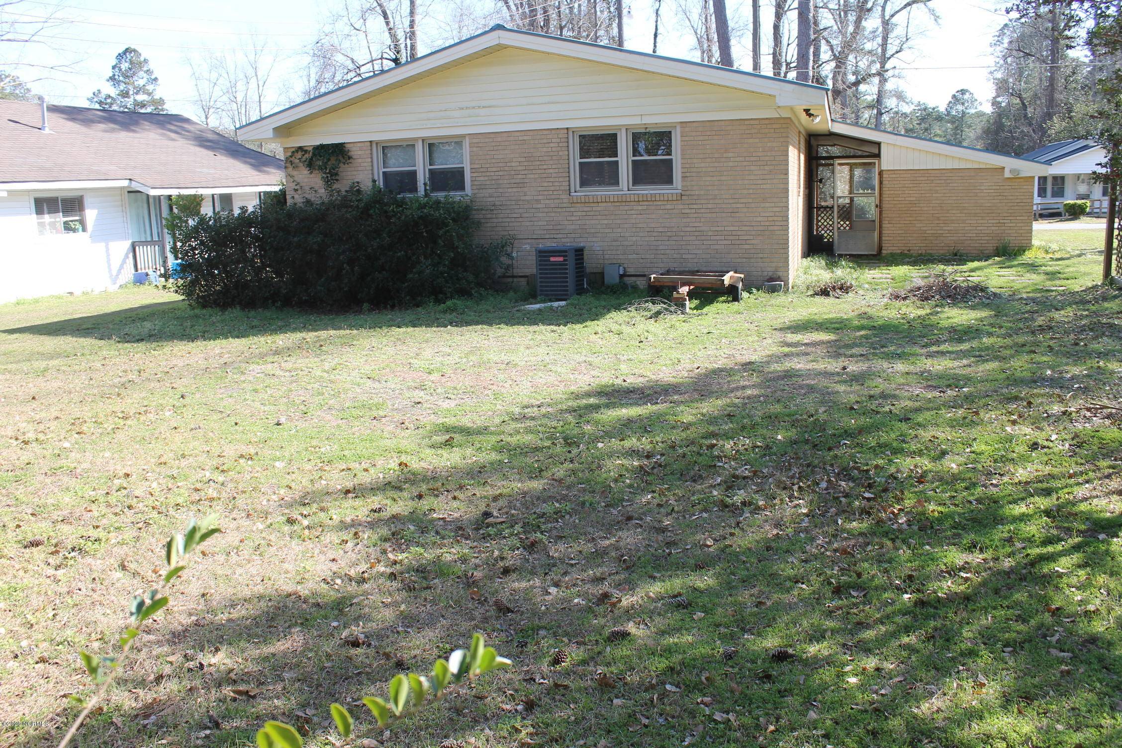 Tabor City, NC 28463,211 E Bell ST
