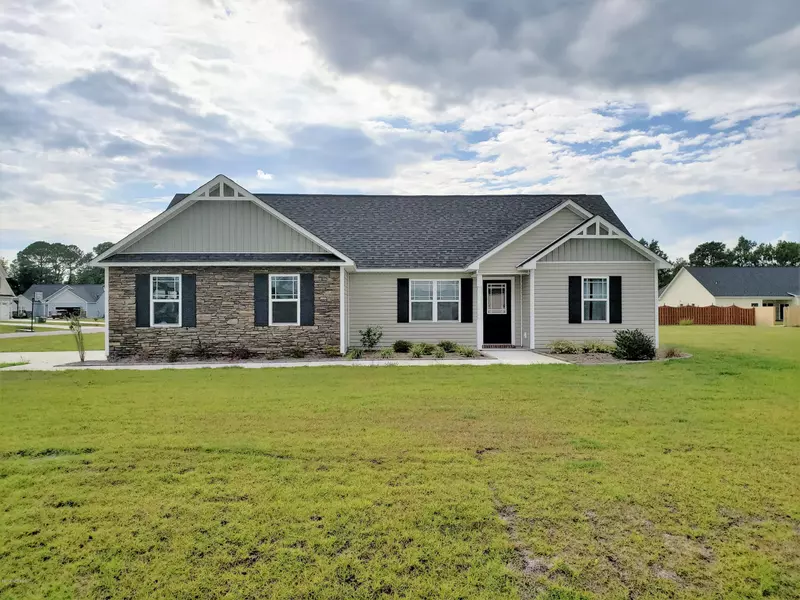 203 Breakwater DR, Sneads Ferry, NC 28460