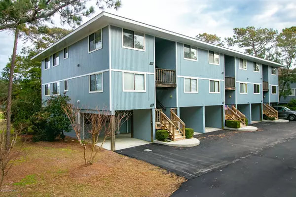 32 Bunker CT, Oak Island, NC 28465