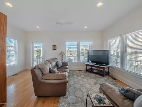 North Topsail Beach, NC 28460,102 Seaside LN