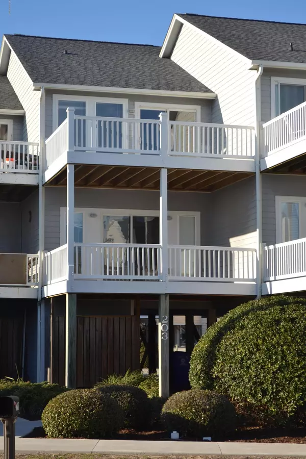 203 Sandpiper LN #2b, Surf City, NC 28445