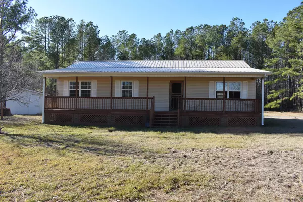 3684 Whitestocking RD, Burgaw, NC 28425