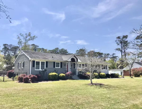 1201 Forest Hills AVE, Morehead City, NC 28557