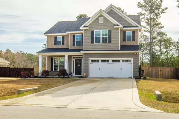 421 Wolfe LN, Hubert, NC 28539