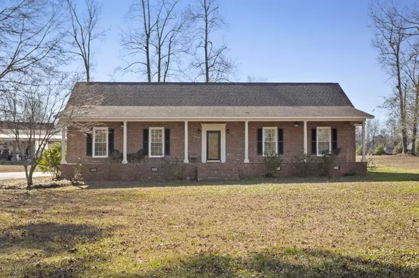 92 Candlewood LN, Whiteville, NC 28472