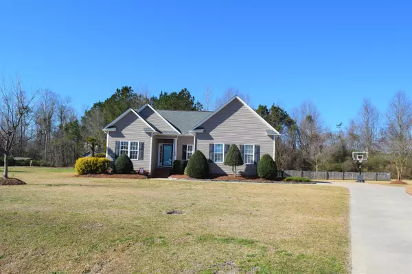 1128 Beddards Crossing DR, Grimesland, NC 27837