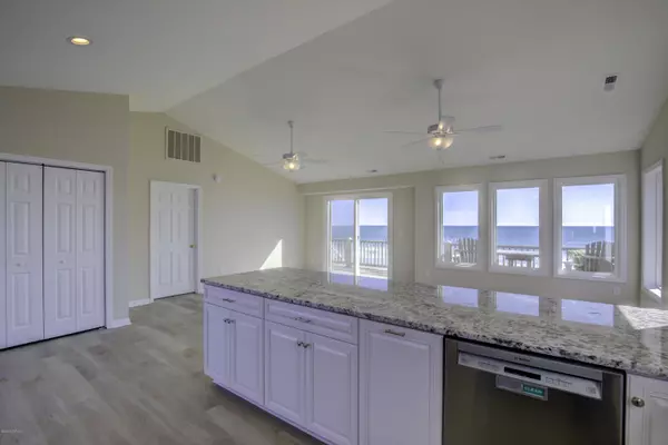 North Topsail Beach, NC 28460,3916 Island DR