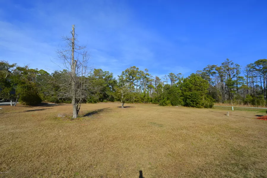 102 Decoy DR, Harkers Island, NC 28531