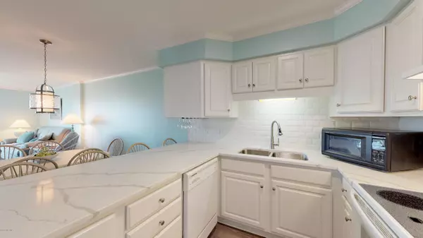 Emerald Isle, NC 28594,10300 Coast Guard RD #204b