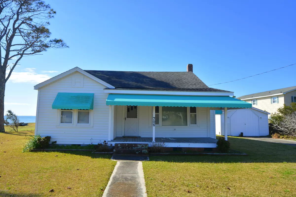 Harkers Island, NC 28531,706 Island RD