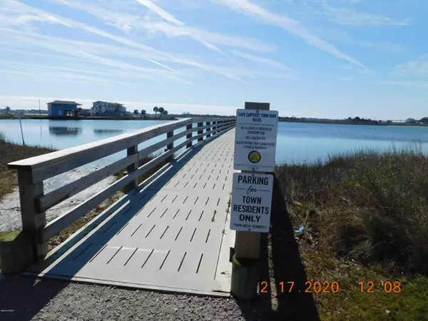 Cape Carteret, NC 28584,215 Bayshore DR