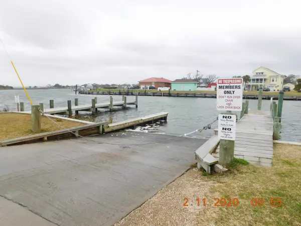 Cape Carteret, NC 28584,215 Bayshore DR