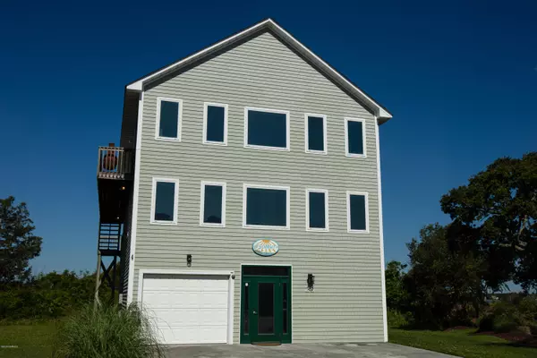 28 Sandy LN, Surf City, NC 28445