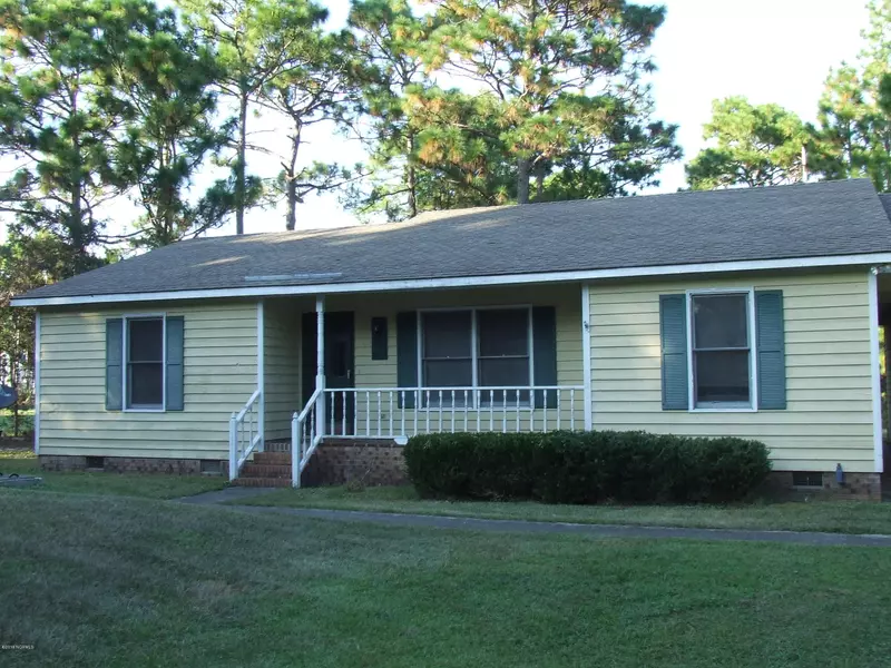 608 Birdie LN, Southport, NC 28461