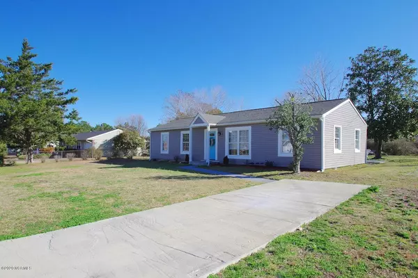 Hubert, NC 28539,110 Riegel DR