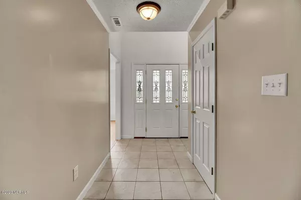Hubert, NC 28539,506 Oak Pond PT