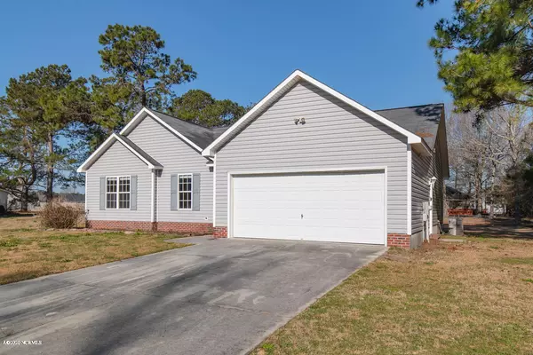 Hubert, NC 28539,205 Hominy CT