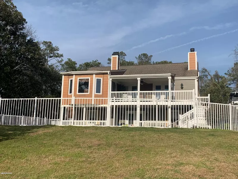 182 Olde Point RD, Hampstead, NC 28443