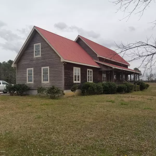 303 Green Elkins RD, Clarkton, NC 28433