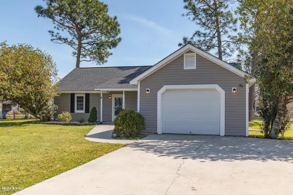 Hubert, NC 28539,304 Foxtrace LN