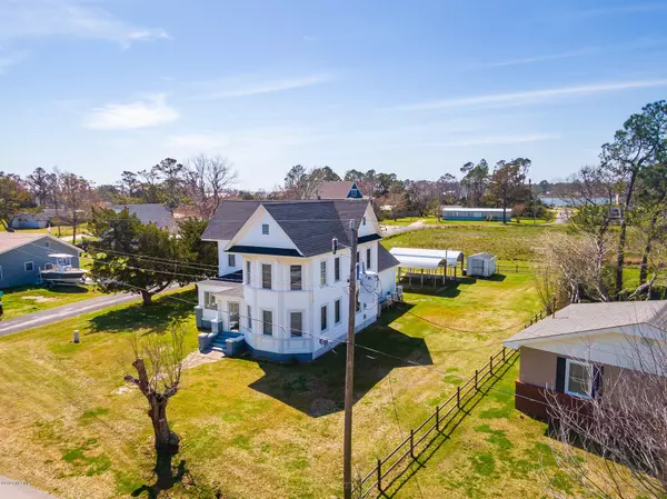 Marshallberg, NC 28553,230 Polly Hill RD