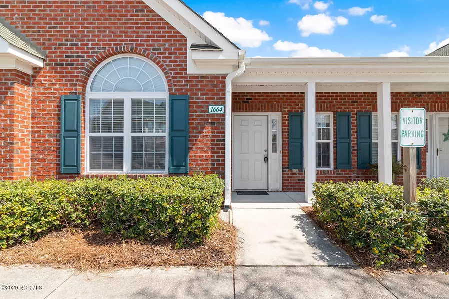 1664 Honeybee LN, Wilmington, NC 28412