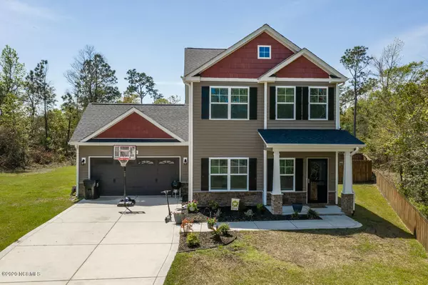 814 Lavender CT, Hubert, NC 28539