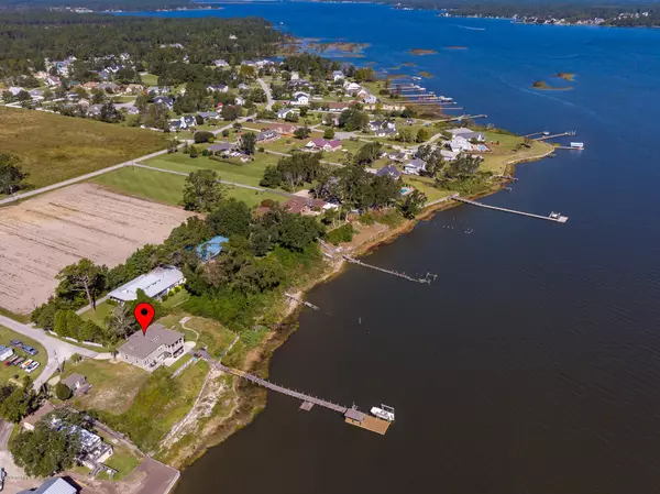 Swansboro, NC 28584,121 Clearblue LN