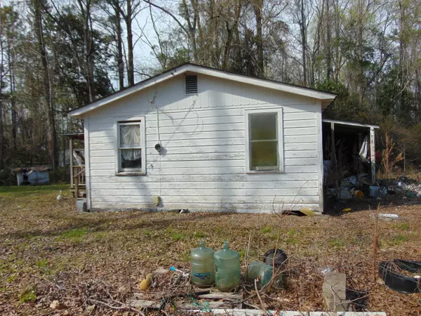 Edward, NC 27821,322 S Warren ST