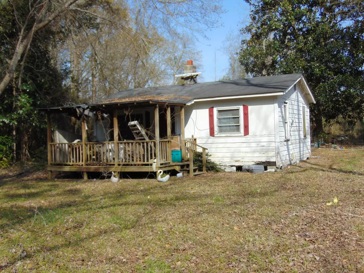 Edward, NC 27821,322 S Warren ST