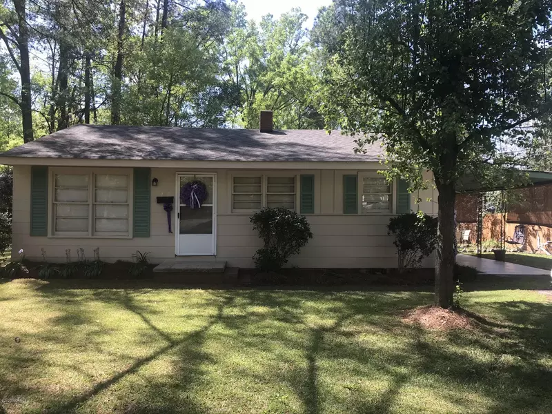 207 W Oliver ST, Whiteville, NC 28472