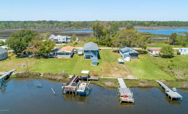 440 Atkinson Point RD, Surf City, NC 28445