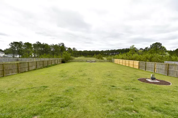 Hubert, NC 28539,104 Gillcrest LN