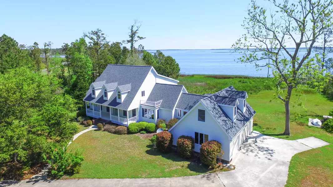 160 Davis Bay DR, Beaufort, NC 28516