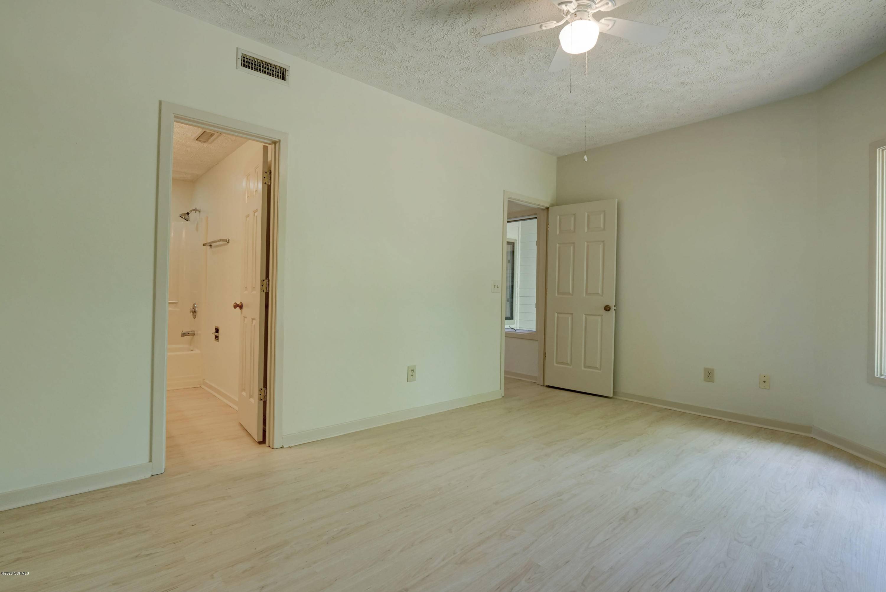 Wilmington, NC 28412,107 Longstreet DR #104