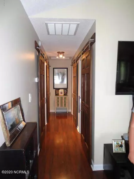 Hubert, NC 28539,268 Parnell RD